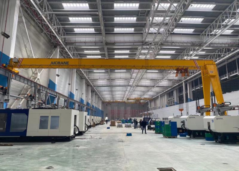 semi gantry crane in workshop
