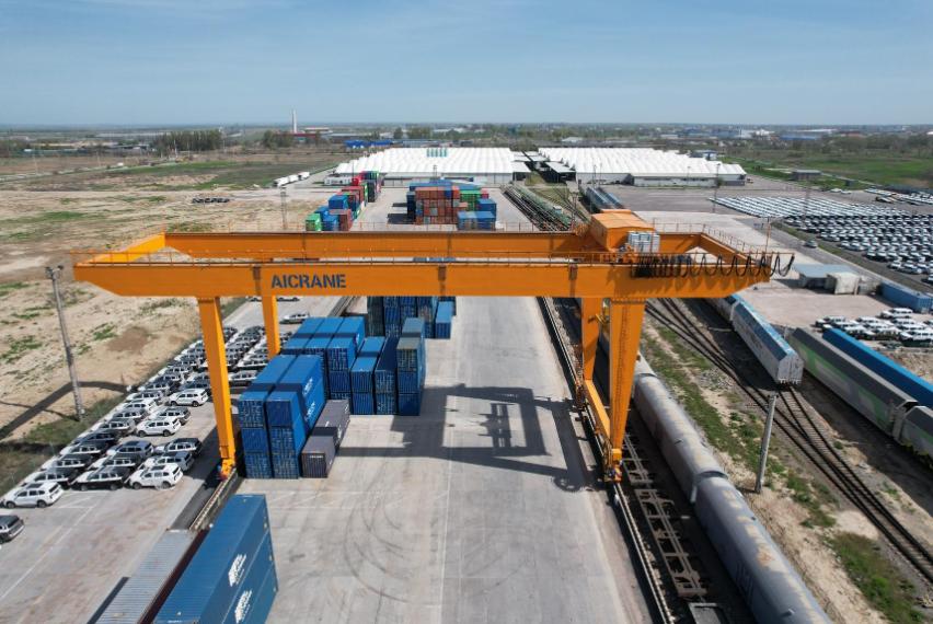 container handling gantry crane